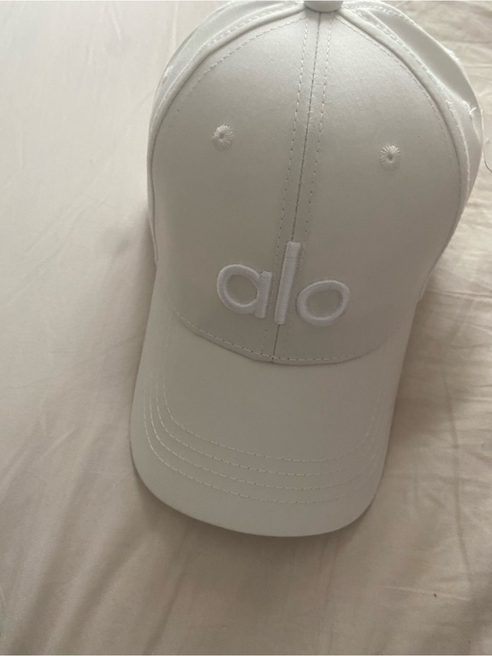 ALO Yoga Accessories - Alo White Logo Cap